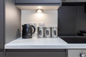 Spacious 2 Bedroom Apartment in Liverpool w Balcony