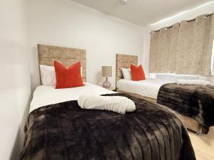 Elegant 2-Bed Apartment with AC, Sleeps 6, Free Parking, Netflix, WiFi, New build