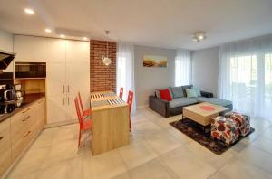 Cosy Sun Seasons 24 Apartments in Pogorzelica Close to the Beach by Noclegi Renters