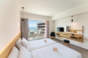 Superior Double or Twin Room with Partial Sea View room in AQUARIUM VIEW HOTEL
