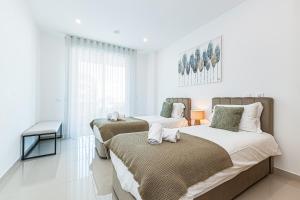 Adega Deluxe 2 Bed Pool and Gym