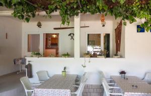 Beautiful Apartment In Supetarska Draga