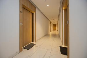 Woronicza Apartment by Solarento