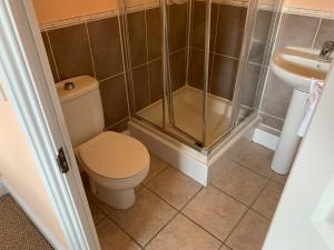 2 bed 2 bath right next to Park located for access to West end and GTW