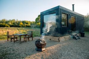Romantic Offgrid Tiny Home Ft Beachy Head Hike