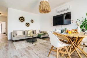 Seabreeze Apartment - Your Beachside Getaway