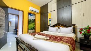 S V IDEAL HOMESTAY -2BHK SERVICE APARTMENTS-AC Bedrooms, Premium Amities, 2KM to Tiruchanoor Padmavathi Temple , 6KM to Alipiri, 24 HOURS Service BOYS Available