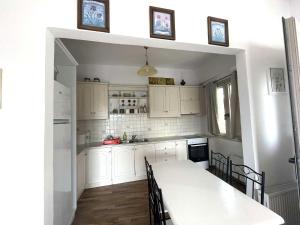 Live the Summer Dream at Gaios Cozy Retreat