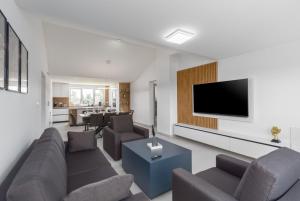 Luxury Apartment Matic II with shared Pool and Seaview