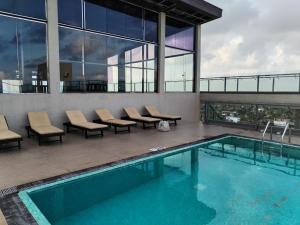 Ocean Breeze Sea View Apartment