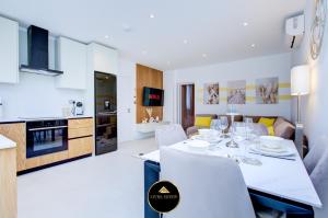 Modern Ground Floor, 2 Bed, 2 Bath Apt By Livra Estate Short Lets & Serviced Accommodation South Croydon With Garden