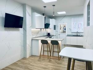 Acogedora casa familiar de 4 habitaciones y gran terraza a metros de la playa - 4hvězdičkové hotely ve městě Puerto de Sagunto