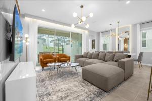 6 Bedrooms 4 Bathrooms Solara Resort 2322Zp