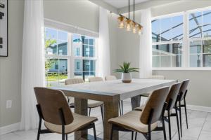 5 Bedrooms 4 Bathrooms Storey Lake 4820 Ds