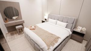 LP90-1 Bohemian Breeze 1BR Apartment