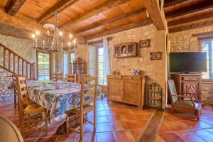 Maisons de vacances Le Four - Piscine Privee : photos des chambres