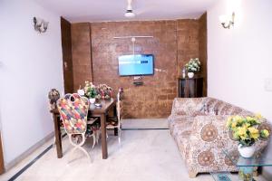 Fortune Home Service Apartment,2Bhk, D-198,SAKET