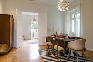 Peacock Apartments Split