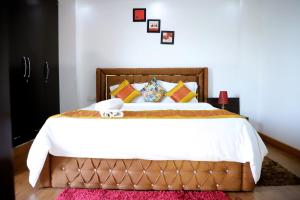 DIVINE INDIA SERVICE APARTMENT 3BHK, J-215 SAKET
