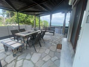 Maisonette 25m from the sea