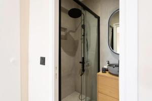 #52 Etoile Suite ,Central, Balcony, AC-5 min P Massena