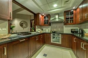 Bellavista Apartments Holiday Homes LLC - High Floor - 1BR - 29 Boulevard - Burj Khalifa & Fountain View