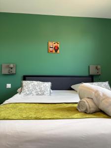 Villas Gites Spa Strasbourg - Villa Gorille - SPA Prive, Sauna, Borne d'arcade, Babyfoot : photos des chambres