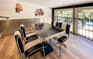 Appartements Lovely Apartment In Barjols With Wifi : photos des chambres