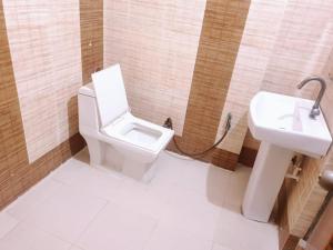 AGRA HOTEL# PRASHANT PALACE - Near Taj Mahal -Free Wi-fi And Parking Facilities - A Top Premium Hotel In Agra