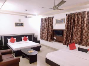 AGRA HOTEL# PRASHANT PALACE - Near Taj Mahal -Free Wi-fi And Parking Facilities - A Top Premium Hotel In Agra