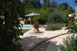 Typical farm with private pool close to the Ventoux 8 persons