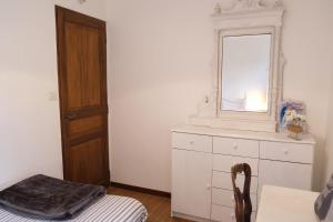 Villas Typical farm with private pool close to the Ventoux 8 persons : photos des chambres
