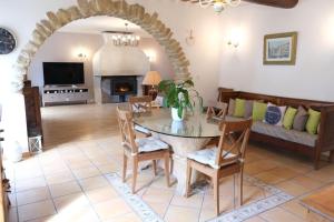 Villas Typical farm with private pool close to the Ventoux 8 persons : photos des chambres