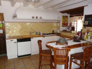 Villas Typical farm with private pool close to the Ventoux 8 persons : photos des chambres