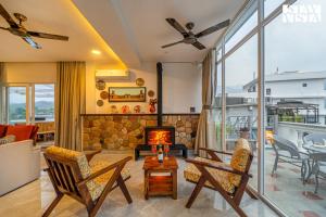 StayVista at The Crystal Crest with Jacuzzi and BBQ