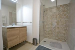 Appartements Appartement Uzes, piscine, climatisation, parking prive : photos des chambres