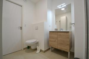 Appartements Appartement Uzes, piscine, climatisation, parking prive : photos des chambres