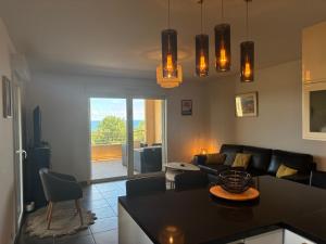 PAOLINA C1- vue mer- proche commerces