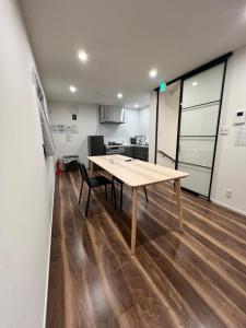 新築"Kaara"駅から2分 USJ空庭難波梅田まで10分!!まるごと一軒家貸し切り!!大人数宿泊可能!駐車場有