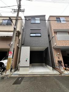 新築"Kaara"駅から2分 USJ空庭難波梅田まで10分!!まるごと一軒家貸し切り!!大人数宿泊可能!駐車場有