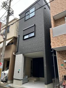 新築"Kaara"駅から2分 USJ空庭難波梅田まで10分!!まるごと一軒家貸し切り!!大人数宿泊可能!駐車場有