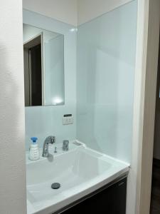 新築"Kaara"駅から2分 USJ空庭難波梅田まで10分!!まるごと一軒家貸し切り!!大人数宿泊可能!駐車場有