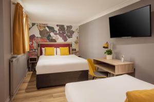 Triple Room room in Comfort Inn Victoria