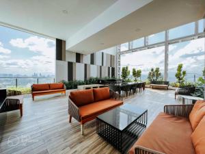 The Colony Infinitum By White House KLCC