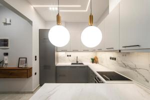 Phoebe by halu! Stylish apt in Navarinou Square