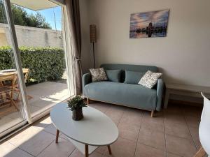 Appartements Appartement climatise, 2 pieces, piscine, terrasse, parking prive, proche port - Gruissan - FR-1-229-372 : photos des chambres