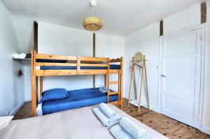 Maisons de vacances Maison 6 personnes a 2 pas du Canal de Nantes a Brest : photos des chambres