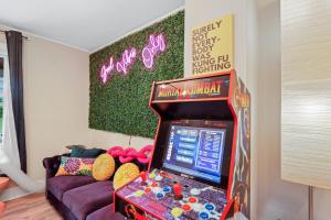 Comfort, Fun, and Retro Retreat