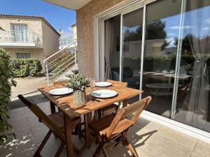 Appartements Appartement climatise, 2 pieces, piscine, terrasse, parking prive, proche port - Gruissan - FR-1-229-372 : photos des chambres
