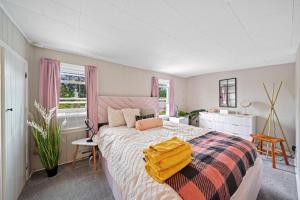 Comfort, Fun, and Retro Retreat